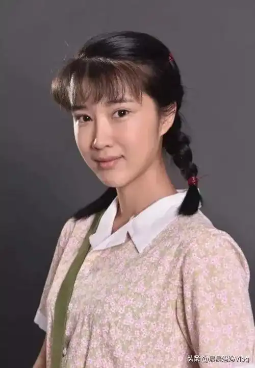 在《最美的青春》中,奚望将季秀荣这个角色演绎的鲜活生动,不管是从