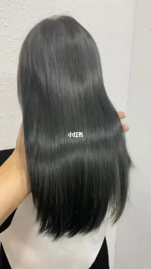 亚麻灰绿发色西安染发