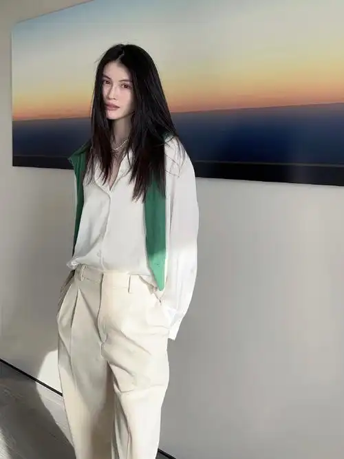 罗予彤##郑秀妍##何穗##明星同款##明星穿搭##春季穿搭##优衣库明星