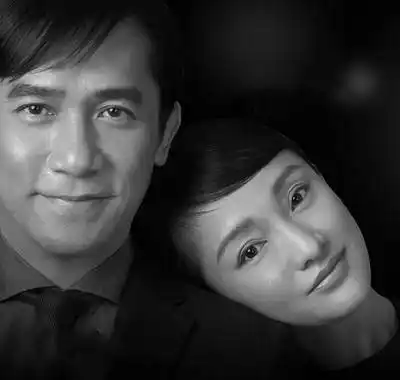 在周公子之前,梁朝伟跟董洁传过绯闻,那时候董洁签约香港的公司,成为