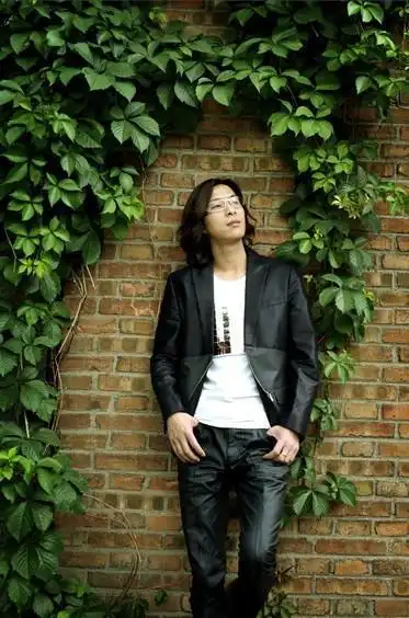 易欣_歌手_作品_个人资料_简历_生日_经历_留言 - 酷乐米