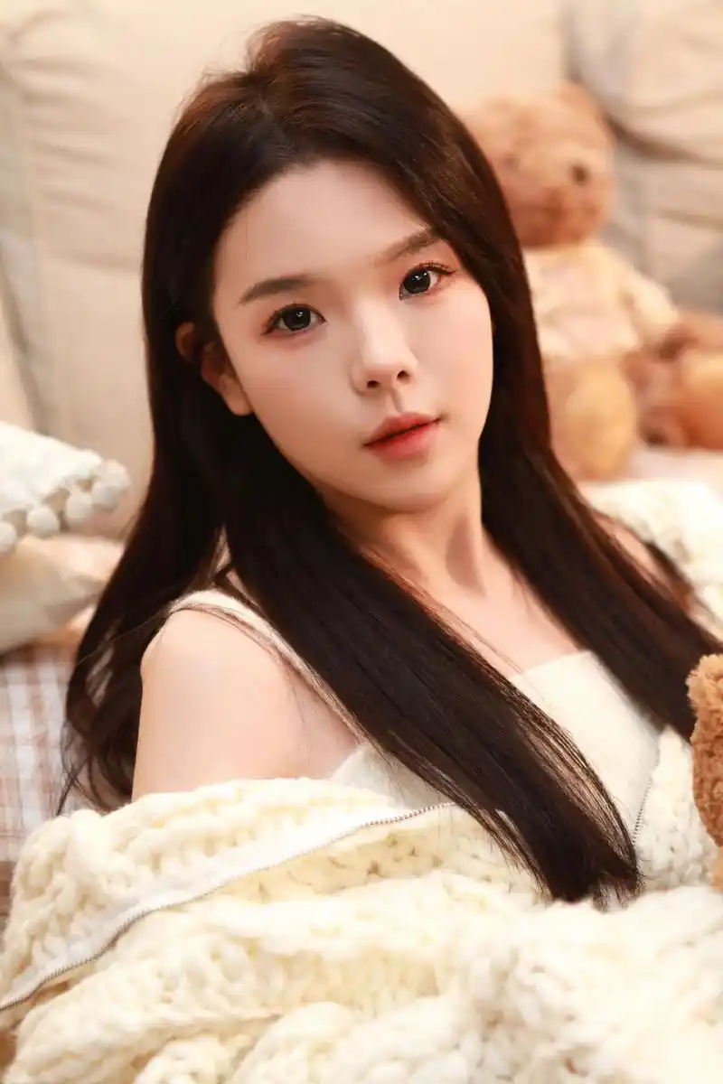 听起来听人陶醉 手里的相机不断闪烁一张张照片 摄影:小星#少女写真