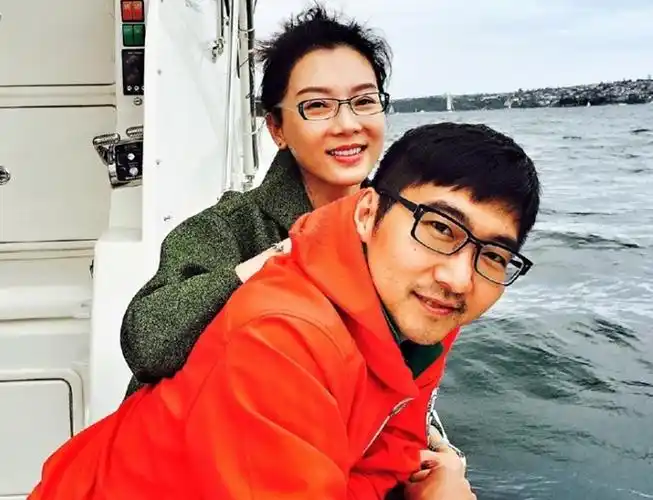 女星陈数情人节秀恩爱 钢琴师老公罕见出镜(组图)