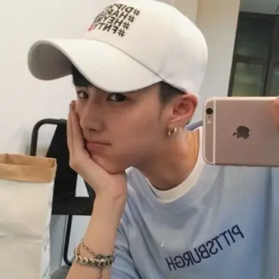 拿手机自拍的男生头像高清2019最新 遇见你在劫难逃