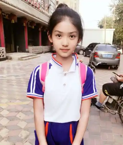 她童星出道12岁就爆火,两部戏同时播出,演技和颜值纷纷在线!