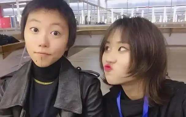 王菲女儿窦靖童出言不逊被周迅影响