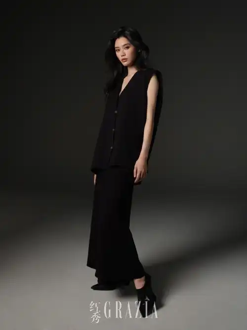 何穗奚梦瑶赵佳丽潘浩文红秀封面