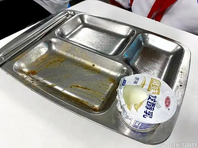 校园里的"光盘行动",培养学生节约美德