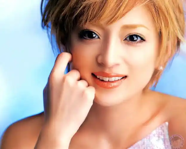 展开全部 滨崎步,1978年10月2日出生于日本福冈县福冈市,日本流行女