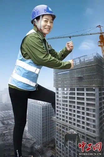 进击的工地女巨人撑起城市的脊梁和家庭的未来