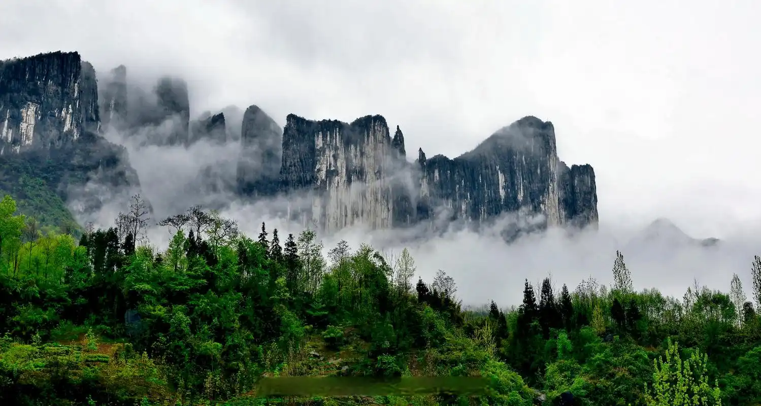 6月16日 ,实时体感温度21℃,中雨,全天气温预计18-23℃,西北风微风