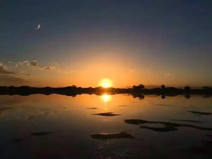 穿越腾格里沙漠路太远景太美去一次震撼一次