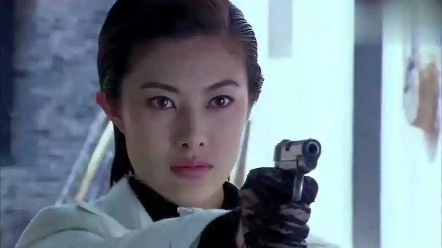 喋血孤岛女战士子弹用光与女鬼子面对面激战成功躲过子弹