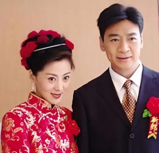 69岁寇振海现状白发老态儿子上高中妻子风韵犹存