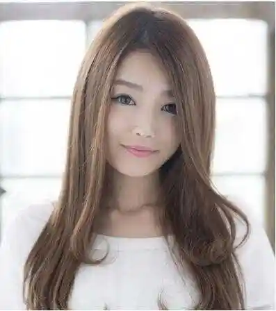 头型长小脸宽女生适合的微卷梨花头发型