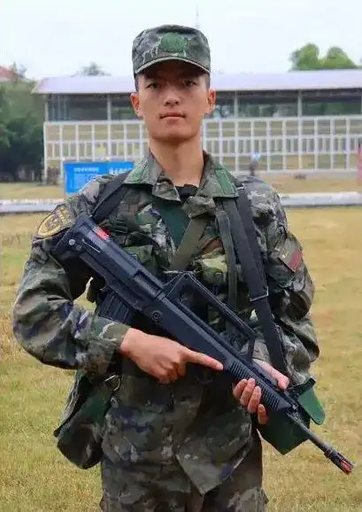 穿军装的少年这组对比照太帅了