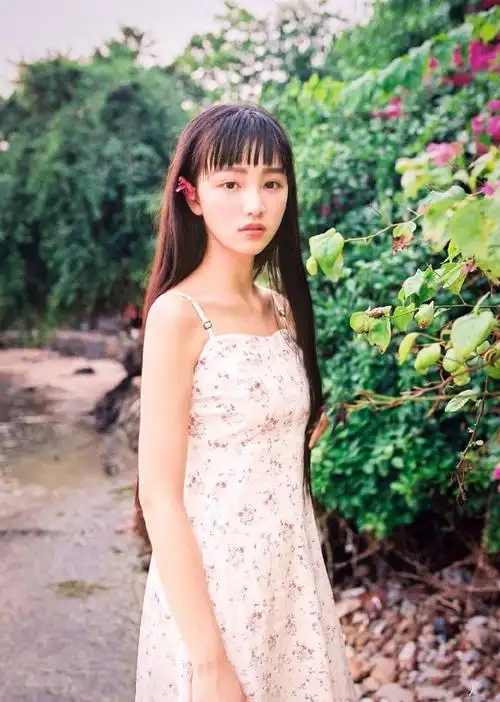 武大校花黄灿灿无性别穿搭形象大变认不出网友直呼欣赏不来