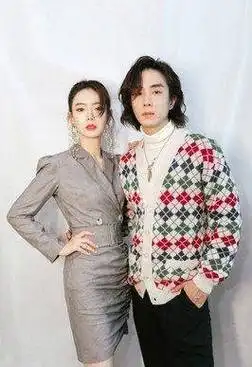 娱乐圈的高颜值夫妇,戚薇和李承铉很搭,吸引李承铉单凭这点足够_身材