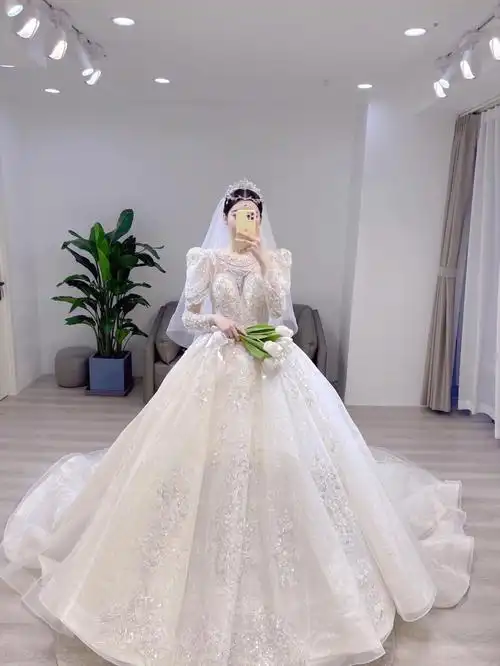 如约而至的ootd婚纱对镜自拍05