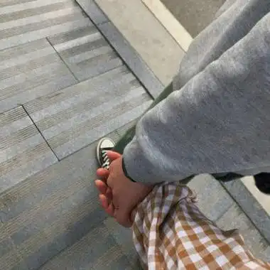 情侣系列手牵手手势手型素材图片牵手情侣图片_牵手情侣图片大全_ps