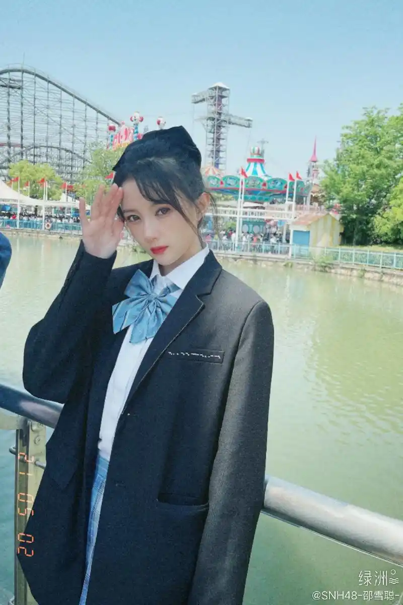 美女歌手邵雪聪迷人美照欣赏,好可爱啊