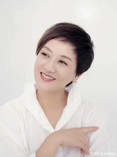 岁月真的从来不败美人!63岁的邓婕依然美丽,永远的王熙凤!