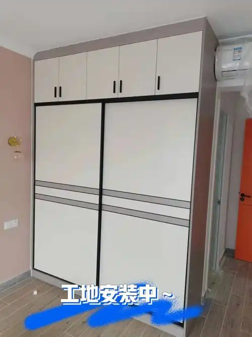 衣柜工地安装中