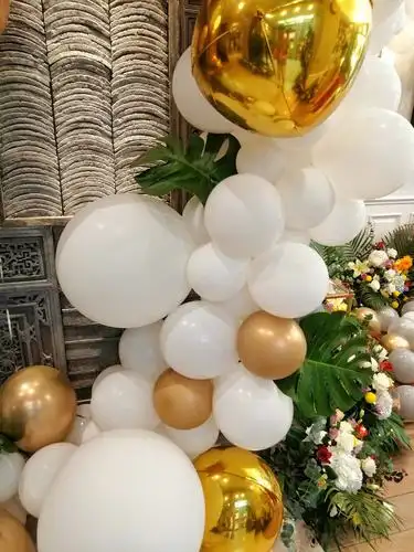 生日派对现场氛围图