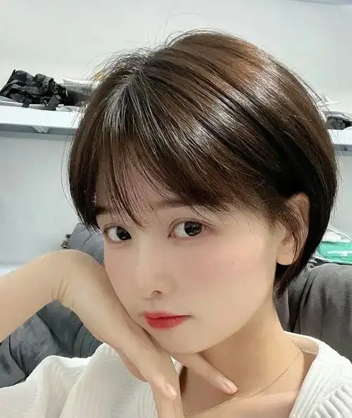 女孩子一定要尝试的挂耳短发,也太甜了!