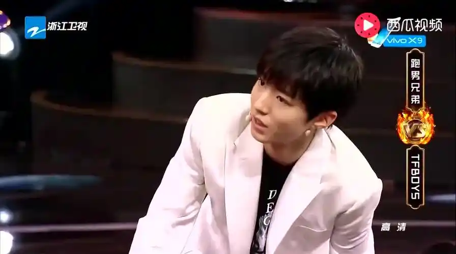 互相伤害!郑恺好奸诈哦 邓超好像没明白让干什么,可怜的超哥!