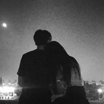 情侣头像黑白背影分开