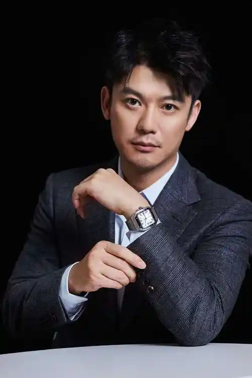 华语影视男演员,毕业于日本千叶大学经济管理系本科,北京电影学院国际