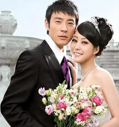 回顾李光洁曾娶过郝蕾负过殷桃转头与小12岁娇妻修成正果