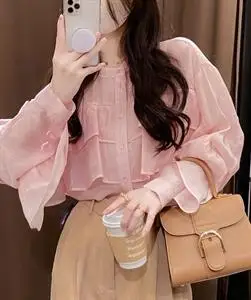 粉色雪纺上衣搭配什么好看