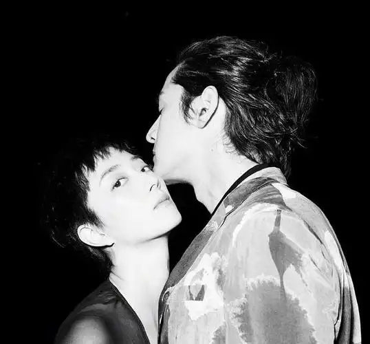 盆友圈有摄影师拍的胡歌和桂纶镁