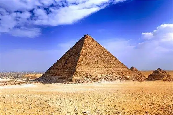 世界上最奇特的建筑世界八大奇迹之一的埃及金字塔