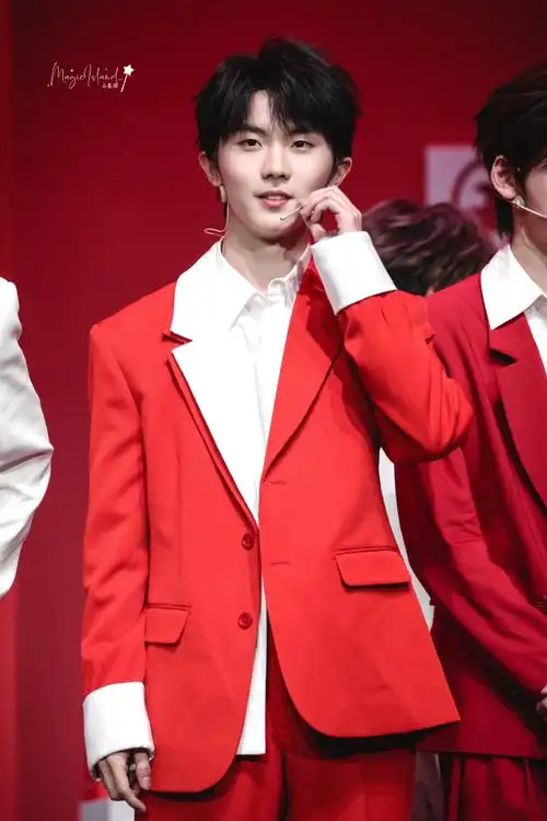 马嘉祺来伊份品牌代言人