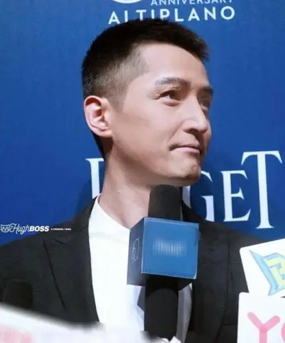 胡歌寸头出席某活动,网友直呼更帅更显男人味了
