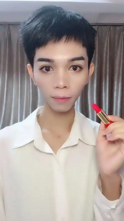 男生教你涂口红