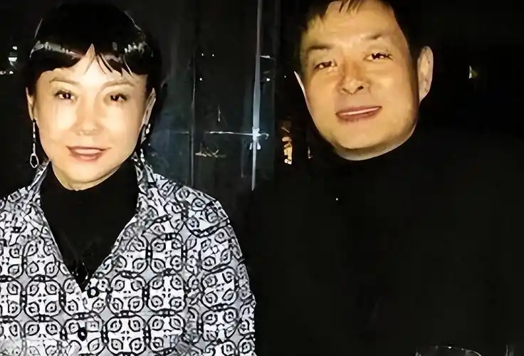 回顾濮存昕家人相继离世今70岁的我不敢老去还要照顾老母亲