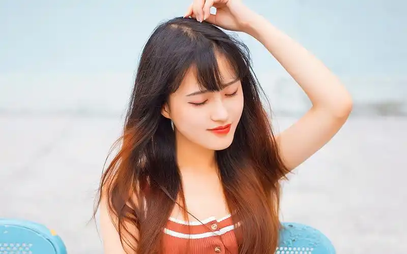 长相甜美女孩户外写真