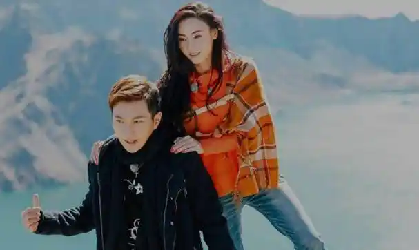 港媒曝张柏芝再怀4胎,或将带3个儿子改嫁,3胎生父首次曝光_何孟怀