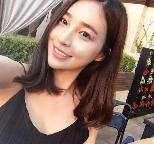 额头窄适合什么发型女?