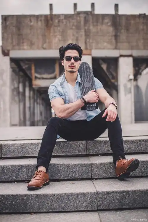 男生拍照时应该如何摆姿势?