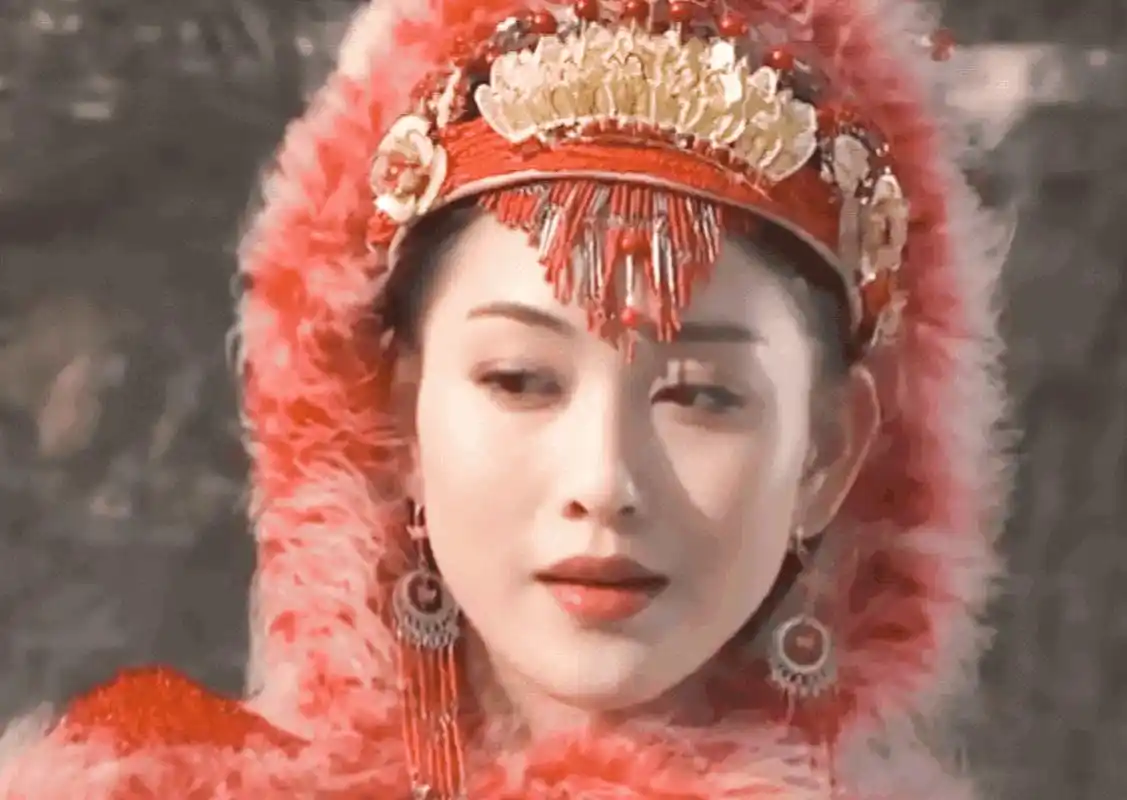 明艳动人的香港明星李彩桦也饰演过王昭君,感觉和18岁时的杨幂各有