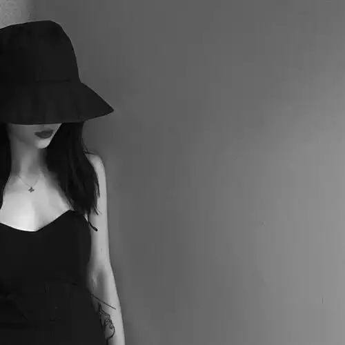 女生头像伤感唯美黑白图片遇见最美的自己