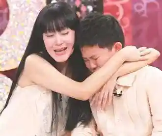 遭丈夫和闺蜜双重背叛,15年后烧炭自杀|于佳卉|小s|张孝正|康熙来了