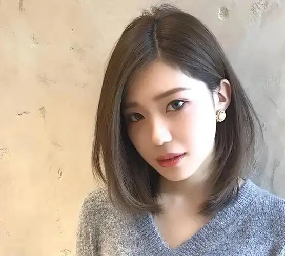 三:多选择这3种烫发1,三七分气垫烫这一款气垫烫短发,适合18-40岁的