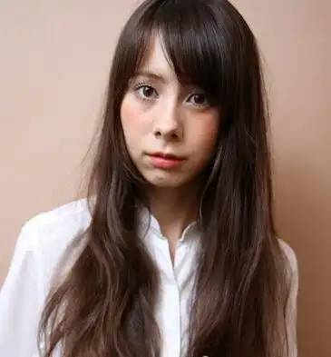 女生浅咖啡色头发图片 俏皮萌味十足