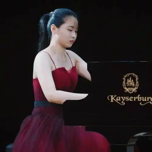 会员下午茶丨音乐点亮梦想,看看二胡演奏家杨恩华的背后故事_香港